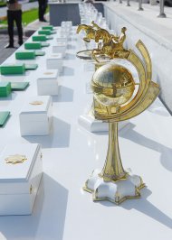 В Туркменистане широко отметили Национальный праздник туркменского скакуна