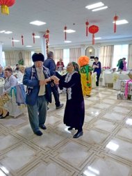 Фоторепортаж: Новогодняя ёлка для пожилых людей в Ашхабаде