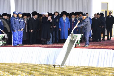 Минниханов принял участие в церемонии закладки Главной мечети Ахалского велаята в городе Аркадаг