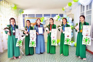 The prizewinners of  international online-contest “The Magic of friendship” became the pupils of Art school of Turkmenabat city