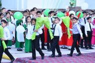 Fotoreportaž: Türkmenistanyň mekdeplerinde «Soňky jaň» dabaralary geçirildi