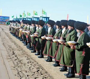 В Дашогузском велаяте Туркменистана приступили к севу хлопчатника