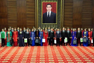 В ИМО МИД Туркменистана наградили лучших студентов и преподавателей