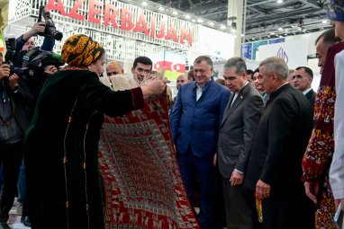 Gurbanguly Berdimuhamedow Russia Halal Expo halkara sergisine aýlanyp gördi