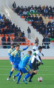 Fotoreportaž: AFK-nyň kubogy ugrundaky ýaryşyň saýlama tapgyry «Ahal» (Türkmenistan) – «Dordoý» (Gyrgyz R.) – 2:2