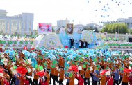 Fotoreportaž: Aşgabatda Türkmenistanyň Garaşsyzlygynyň 28 ýyllygy mynasybetli harby ýöriş geçirildi