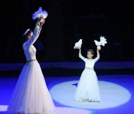Фоторепортаж: Триумфаторов циркового фестиваля в Санкт-Петербурге торжественно встретили в Туркменистане