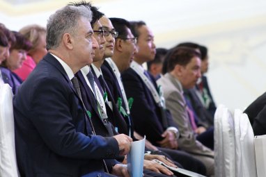 Фоторепортаж: Торжественное заседание  по случаю открытия завода по производству бензина из природного газа