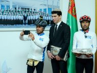 Фоторепортаж: Афганские велосипедисты прибыли в Ашхабад