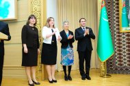 Fotoreportaž: Türkmenistanyň täze raýatlaryna pasport gowşurylyş dabarasy
