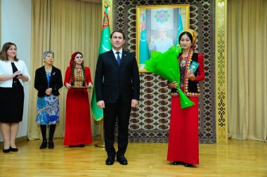 Фоторепортаж: Церемония вручения паспортов новым гражданам Туркменистана