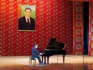 Фоторепортаж: Концерт российского пианиста Юрия Богданова в Ашхабаде
