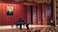 Fotoreportaž: Russiýanyň at gazanan artisti we professor Ýuriý Bogdanowyň konserti