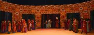 Fotoreportaž: Türkmenistanyň baş drama teatrynda sahnalaşdyrylan «Dutaryň owazy» atly täze sahna eseri