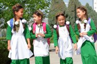 Fotoreportaž: Türkmenistanyň mekdeplerinde «Soňky jaň» ýaňlandy