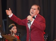 Türkmenistanyň halk artisti Atageldi Garýagdyýewiň konsertinden fotoreportaž