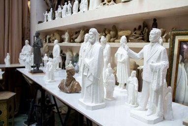 In the south of Ashgabat, near the Magtymguly monument, approximately 25 statues of foreign writers will be installed