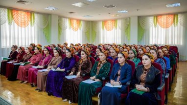 Aşgabatda mekdebe çenli çagalar edaralarynyň bilim işgärleri üçin usuly-amaly okuwlar geçirildi