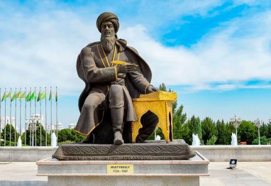 Türkmenistanyň Prezidenti BMG-niň belent münberinde Magtymgulynyň «Adamzat» goşgusyny okady