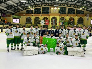 Сборная Туркменистана по хоккею завоевала серебро юниорского чемпионата мира в третьем дивизионе группы В