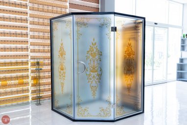 Anyk Teklip ES presents a wide range of tempered glass doors