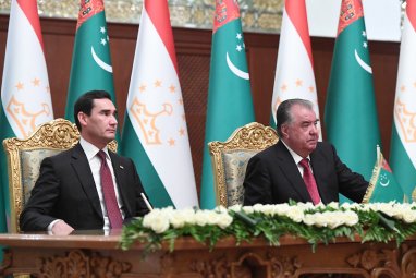 Президент Таджикистана пригласил главу Туркменистана на саммиты в Душанбе