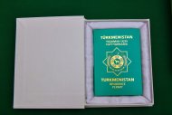 Фоторепортаж с церемонии вручения паспортов лицам, принятым в гражданство Туркменистана