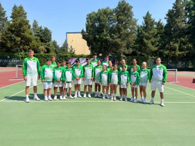 Türkmenistanly körpe tennisçiler sebitleýin ýaryşdan öň Daşkentde türgenleşdiler