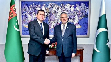 Türkmenistan ve Pakistan, stratejik ekonomik ortaklığı görüştü