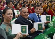 Türkmenistanyň raýatlygyna kabul edilenlere pasportlary gowşurylyş dabarasyndan fotoreportaž