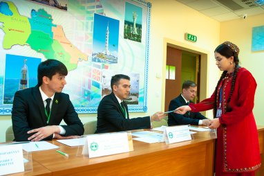 В Туркменистане стартовали парламентские выборы