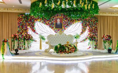 Банкетный зал Ak Ýol принимает заказы на проведение семейных торжеств и свадебных церемоний