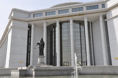 Президент Туркменистана переназначил судей города Аркадаг