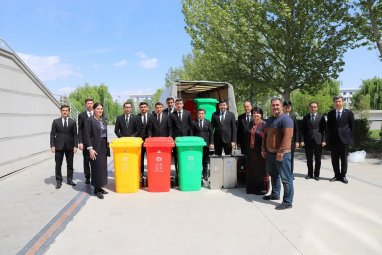 A pilot project for separate sorting of waste is launched in Ashgabat on the territory of TSU