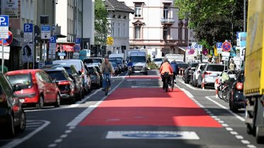 Frankfurt authorities turned the street into an obstacle course with 566 road signs