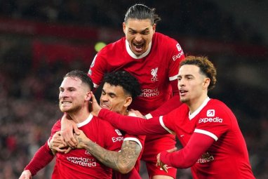 Liverpool lead the Premier League title race