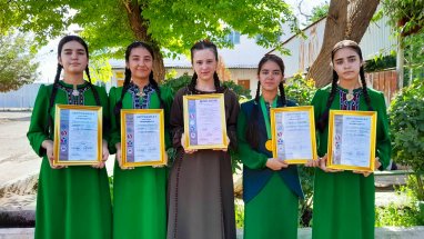 Учащиеся детской художественной школы Туркменабата - лауреаты международного конкурса «Пушкин Арт -2»