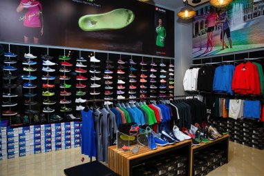 Магазин Alem Sport apparels and shoes предлагает широкий выбор спортивных и повседневных футболок