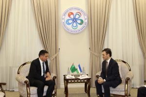Türkmen diplomat Ş. Şiriyev, Taşkent'te Özbekistan Uluslararası Orta Asya Enstitüsü yöneticileriyle bir toplantı yaptı