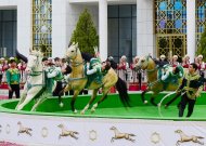 Фоторепортаж с торжеств, организованных в международном ахалтекинском конно-спортивном комплексе по случаю национального дня туркменского скакуна