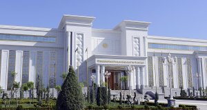 Председатель Халк Маслахаты Туркменистана провел переговоры с главой Минэкономики ОАЭ