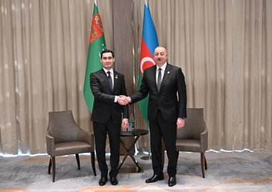 Сердар Бердымухамедов встретился с Ильхамом Алиевым в Баку