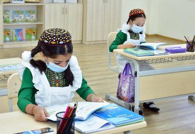 Фоторепортаж: В Ашхабаде открылась специализированная школа с углубленным изучением трёх языков