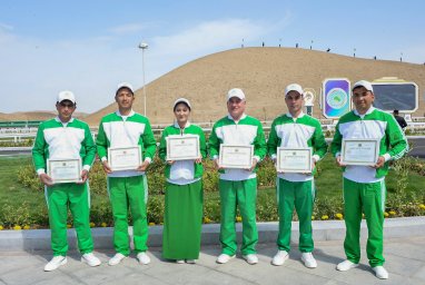 В Туркменистане объявили победителей творческого конкурса на лучшее воплощение образа скакуна