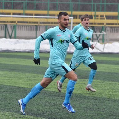Футболист Теймур Чарыев сыграл в товарищеском матче за «Абдыш-Ату» в Кыргызстане