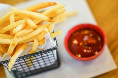 Doctor warns: frequent consumption of French fries can be as harmful as smoking