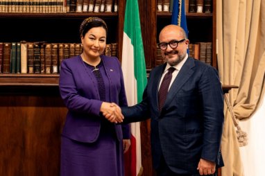 Turkmenistan and Italy discussed holding an exhibition of unique artifacts of the two countries