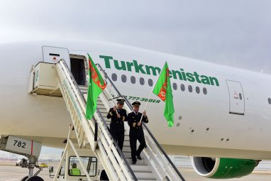 The new Boeing 777-300 ER operates its first flights from Ashgabat to Abu Dhabi