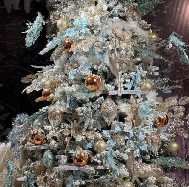 Bossan Concept stores have launched a promotion for New Year trees with snow