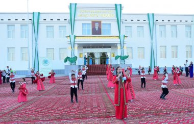 Photoreport from the opening of secondary school № 45 in Akhal velayat